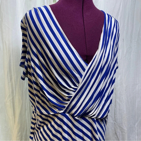 Vince Camuto Womens Blue Striped V-Neck Top Shirt Size 1x - Picture 3 of 7
